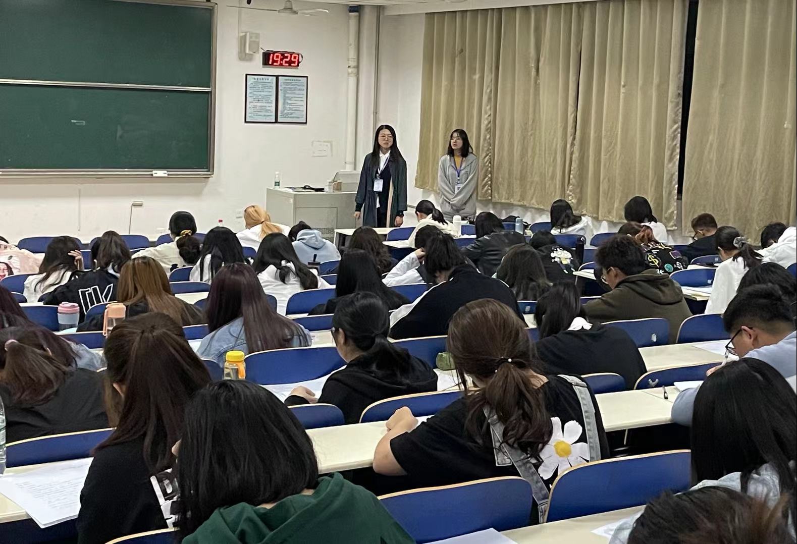 统计学院举办期中考试