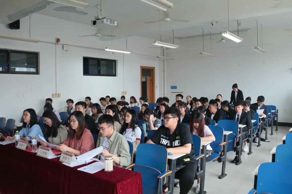 我院举行学生会部长竞选大会